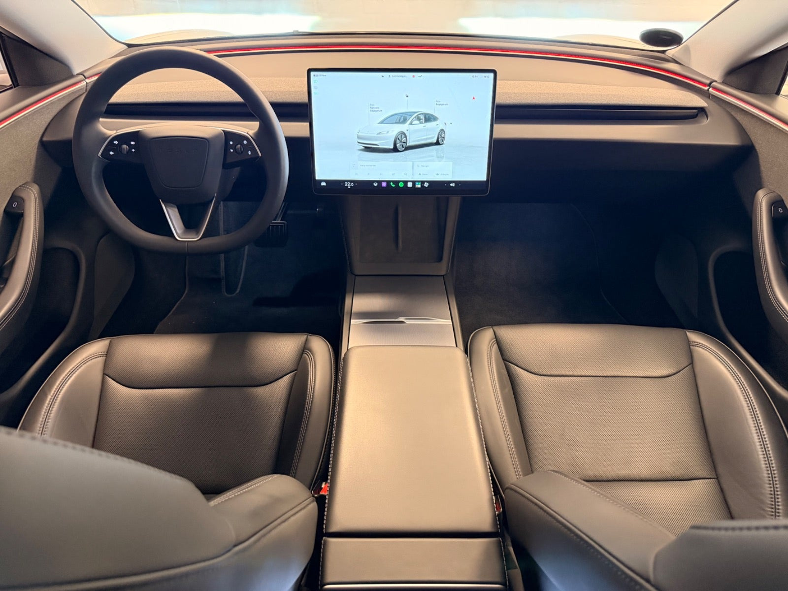 Hvid Tesla Model 3 fra 2024