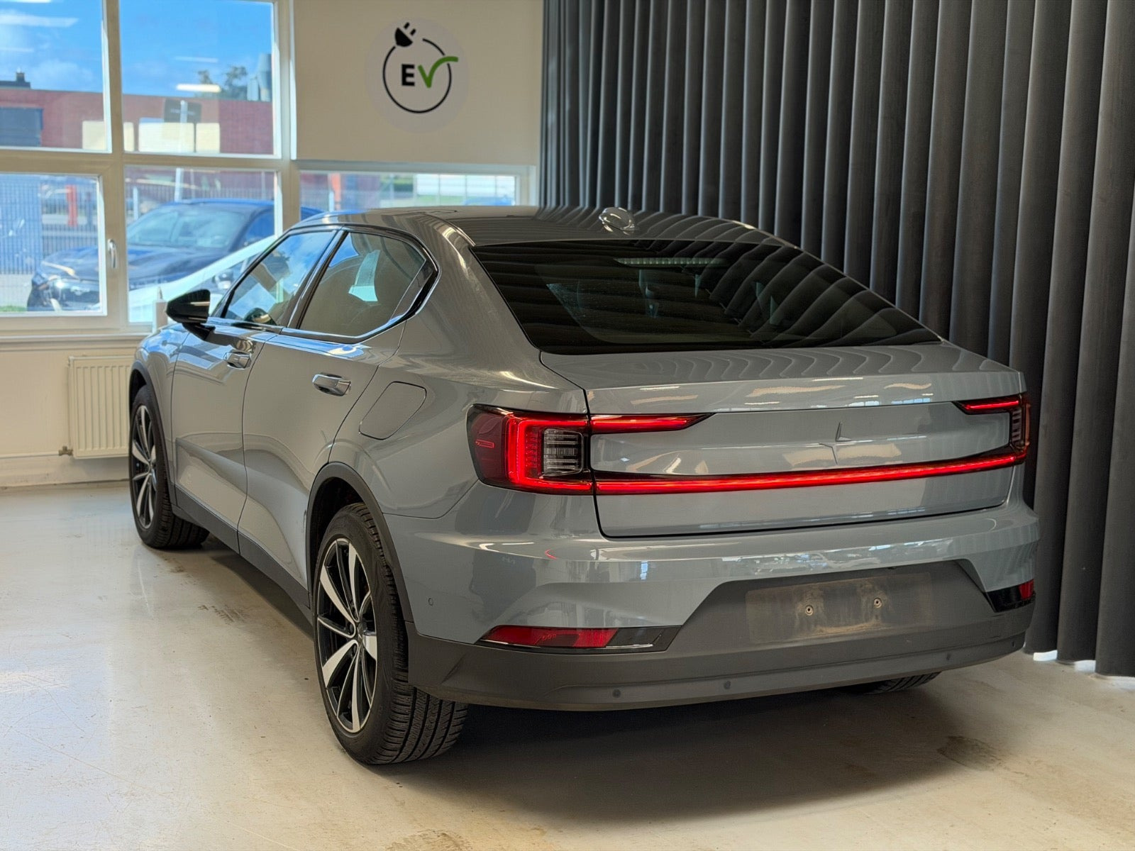 Grå Polestar 2 fra 2022