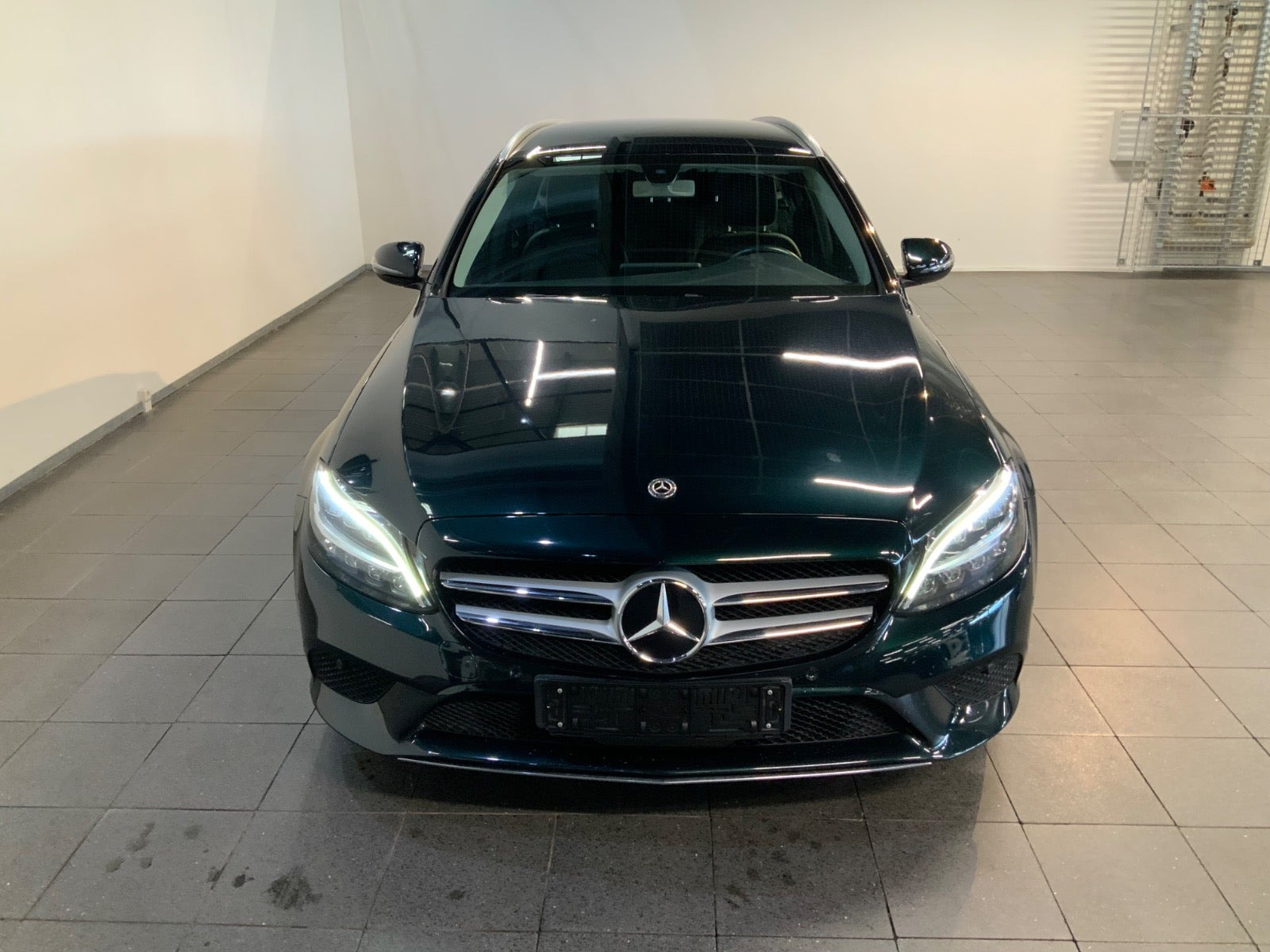 Grøn Mercedes C220 d fra 2019