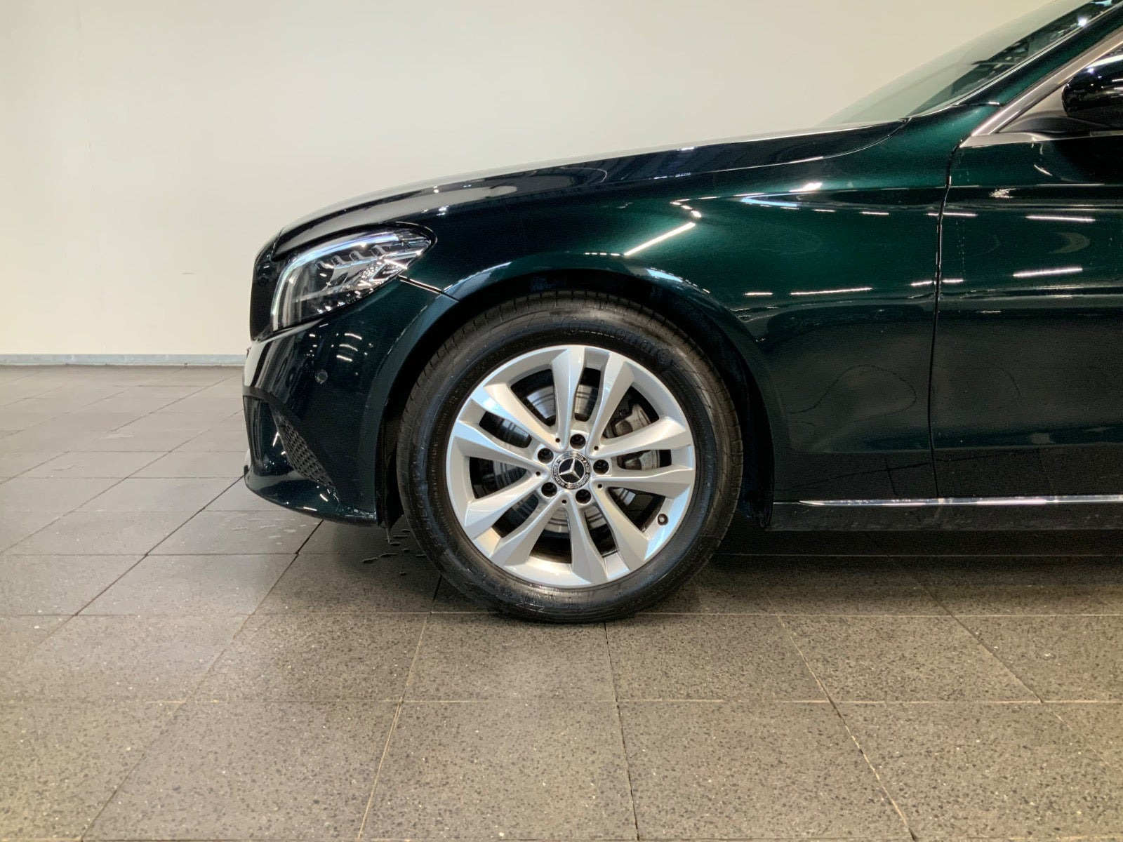 Grøn Mercedes C220 d fra 2019