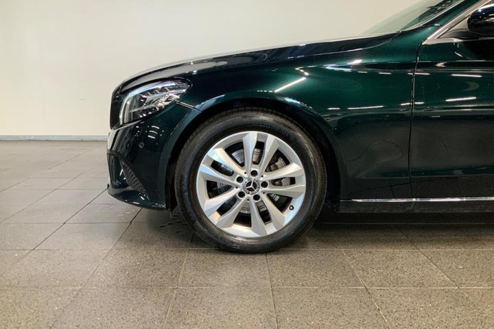 Grøn Mercedes C220 d fra 2019