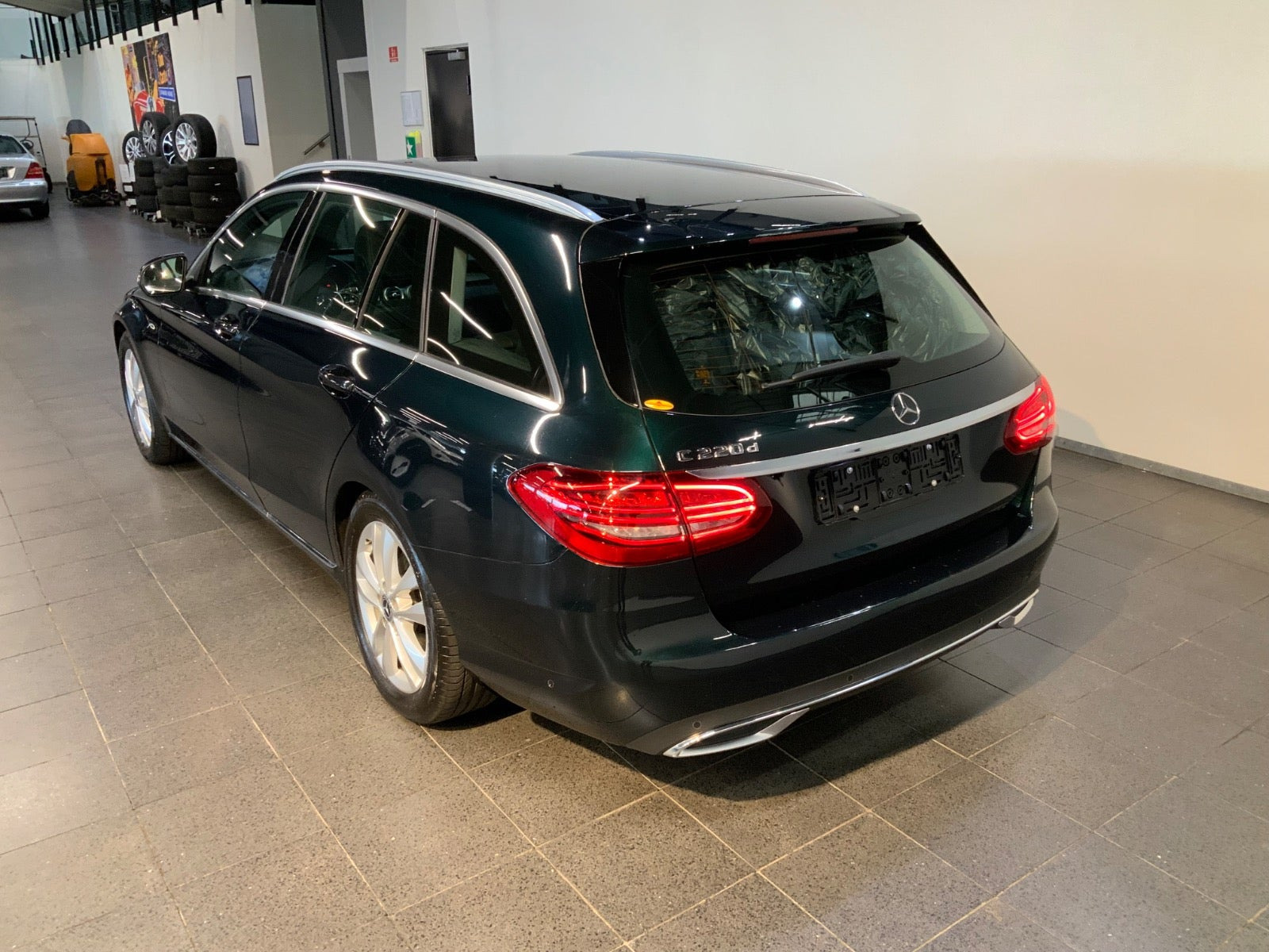 Grøn Mercedes C220 d fra 2019