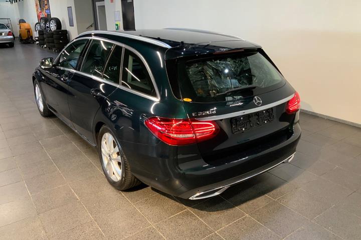 Grøn Mercedes C220 d fra 2019
