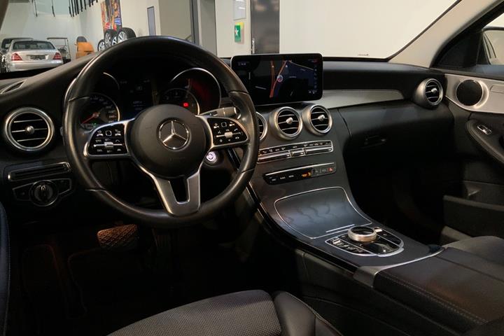 Grøn Mercedes C220 d fra 2019