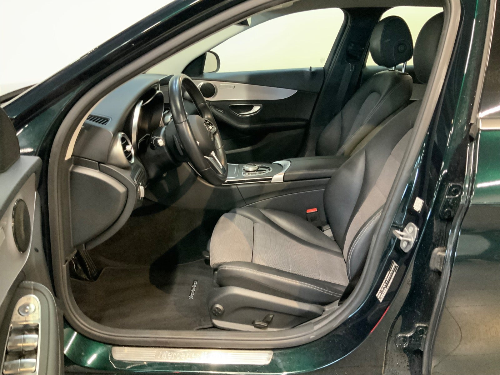 Grøn Mercedes C220 d fra 2019