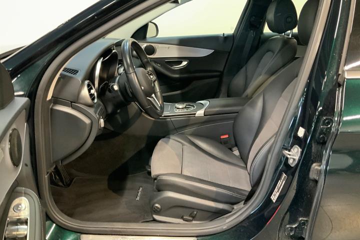Grøn Mercedes C220 d fra 2019