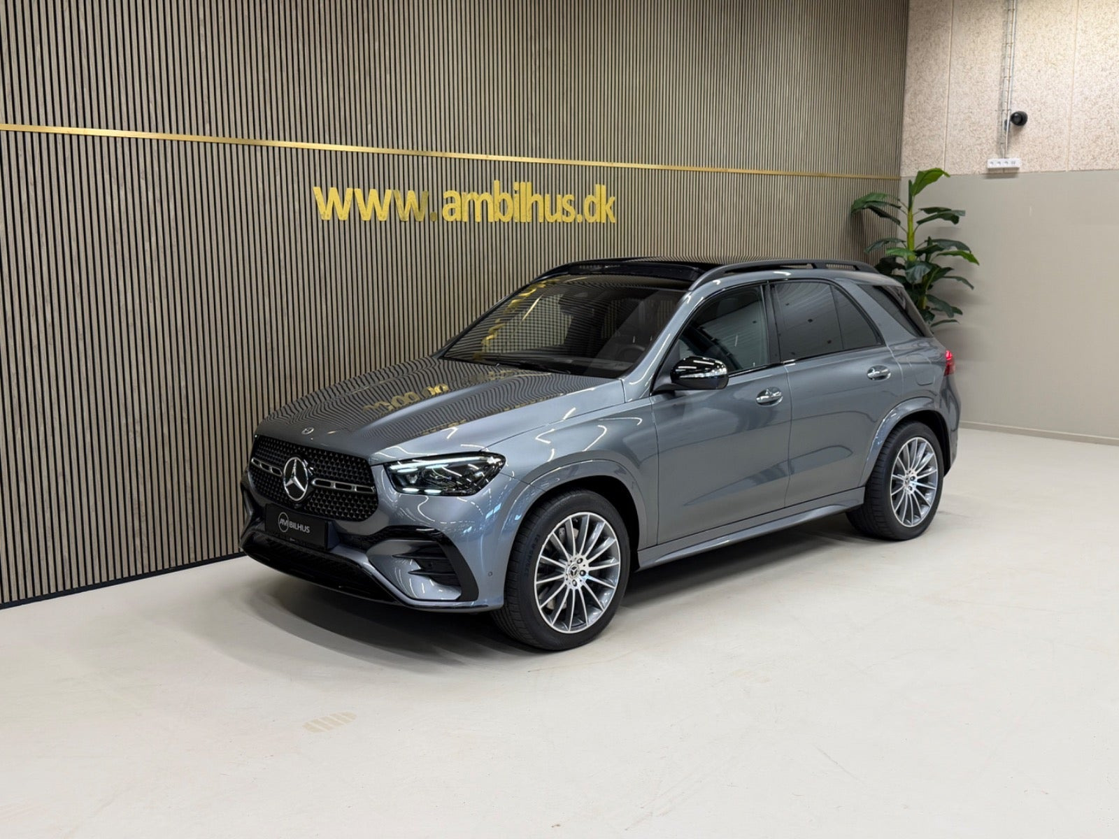 Grå Mercedes GLE350 de fra 2025