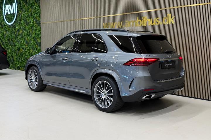 Grå Mercedes GLE350 de fra 2025