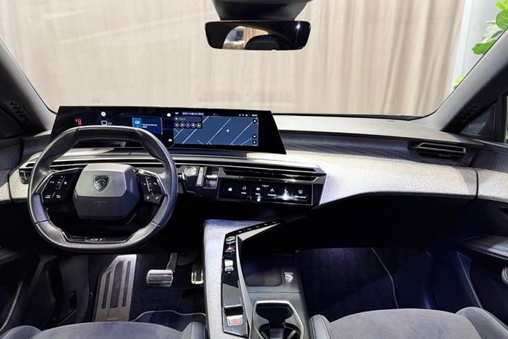 Grå Peugeot e-3008 fra 2025