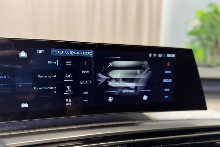 Grå Peugeot e-3008 fra 2025