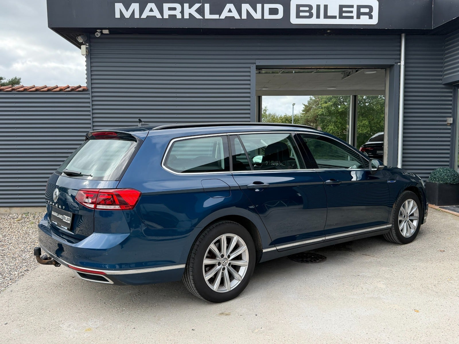 Blå VW Passat fra 2020