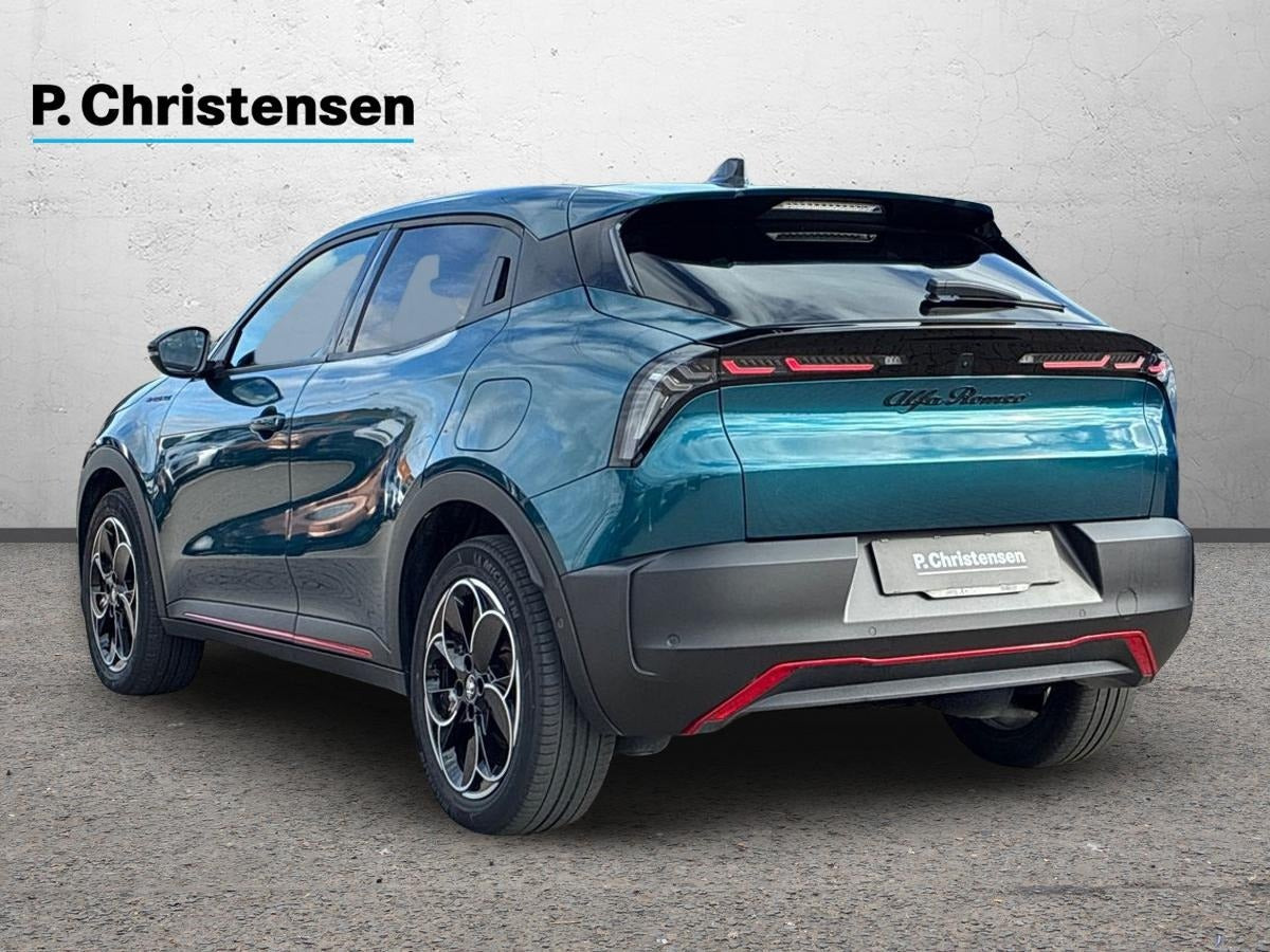 Blå Alfa Romeo Junior fra 2024