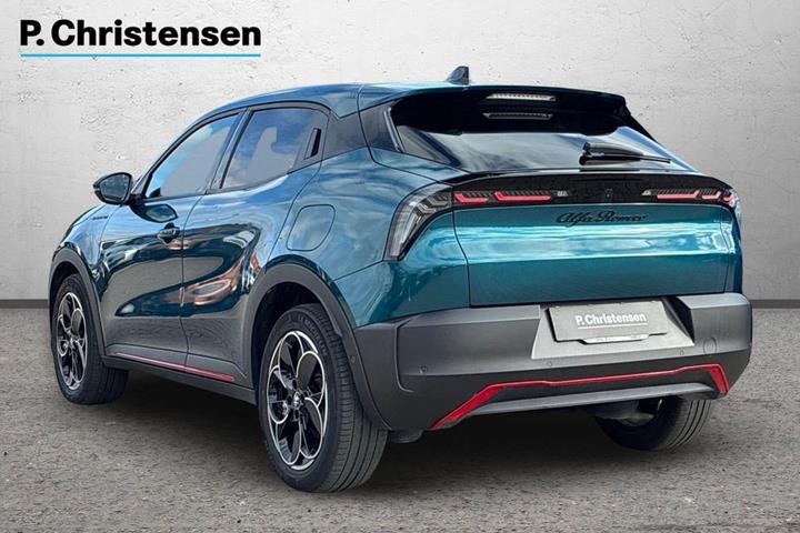 Blå Alfa Romeo Junior fra 2024