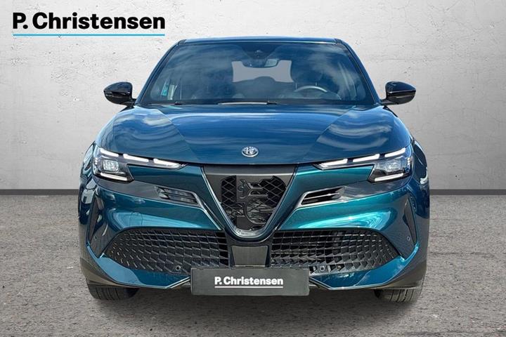 Blå Alfa Romeo Junior fra 2024