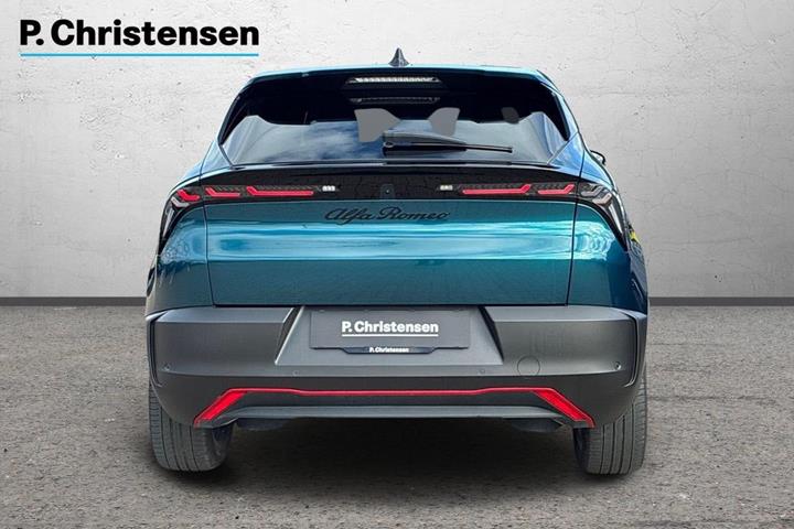 Blå Alfa Romeo Junior fra 2024