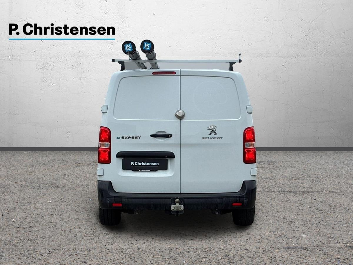 Hvid Peugeot e-Expert fra 2023