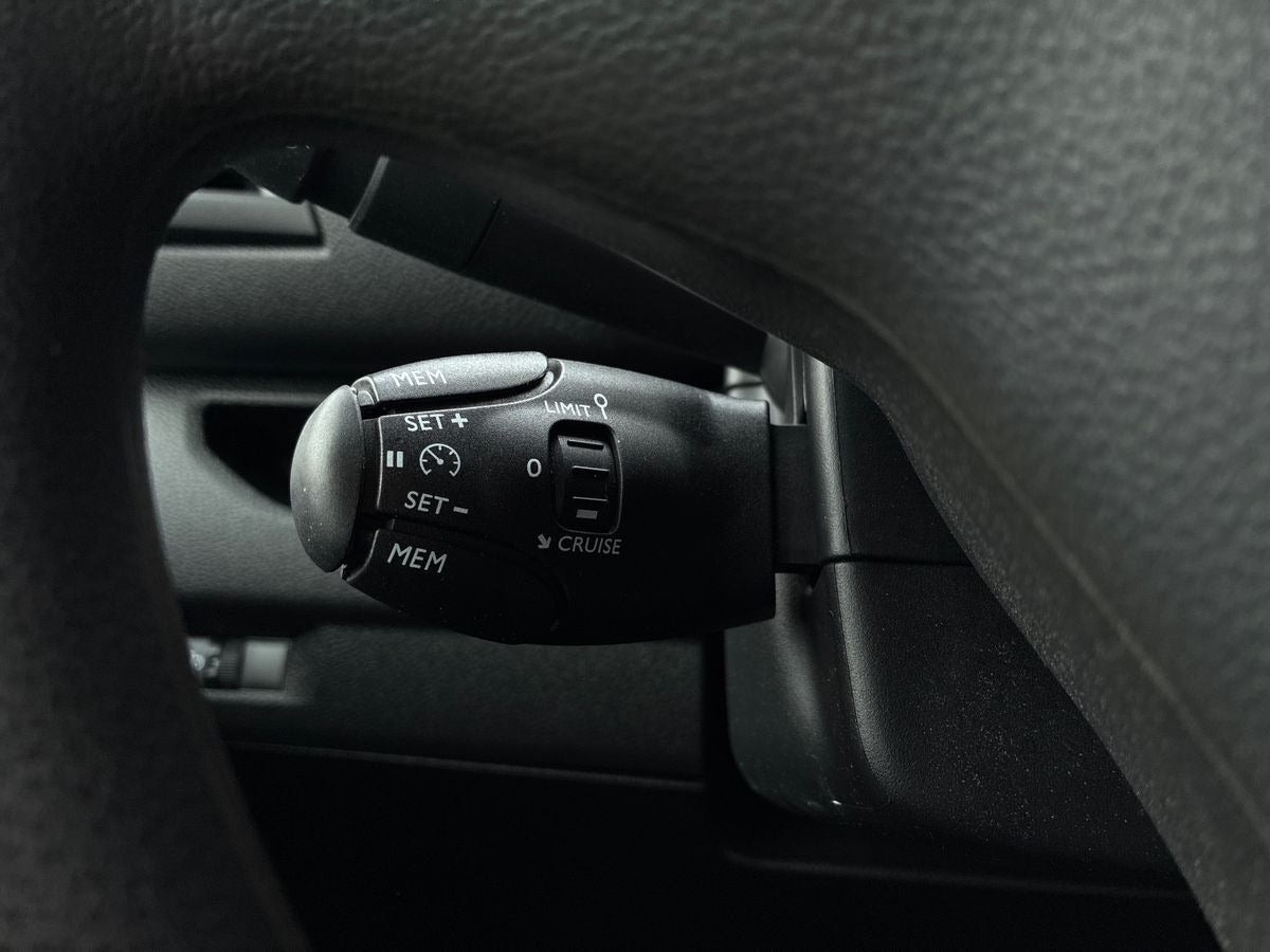 Hvid Peugeot e-Expert fra 2023