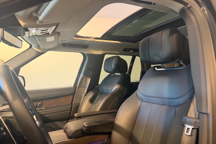 Sort Land Rover Range Rover fra 2023