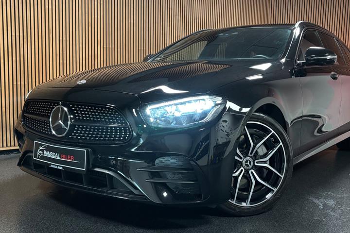 Sort Mercedes E220 d fra 2022