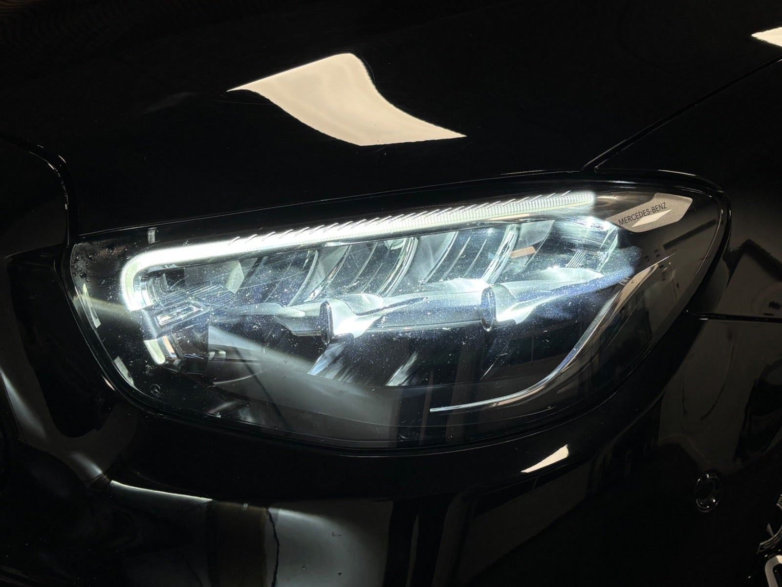 Sort Mercedes E220 d fra 2022