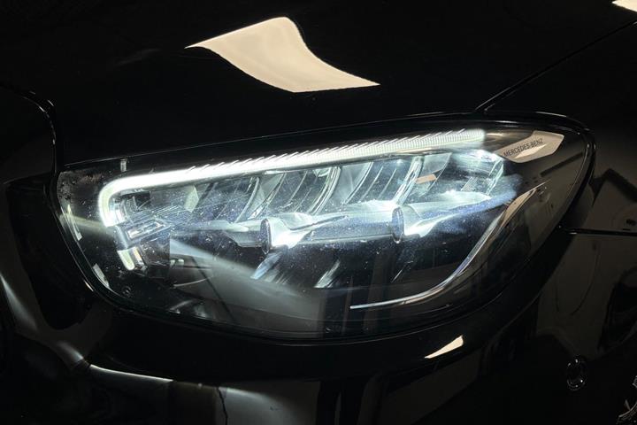 Sort Mercedes E220 d fra 2022
