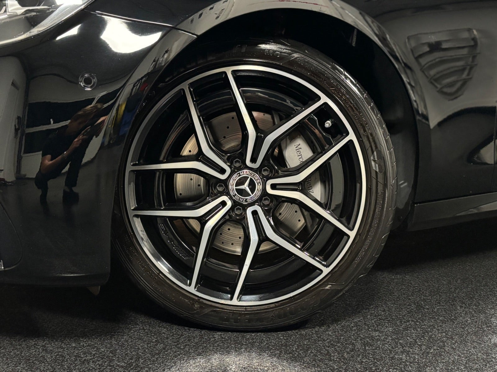Sort Mercedes E220 d fra 2022