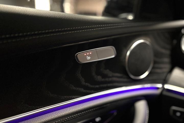 Sort Mercedes E220 d fra 2022