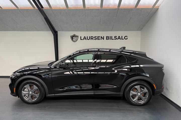 Sort Ford Mustang Mach-E fra 2021