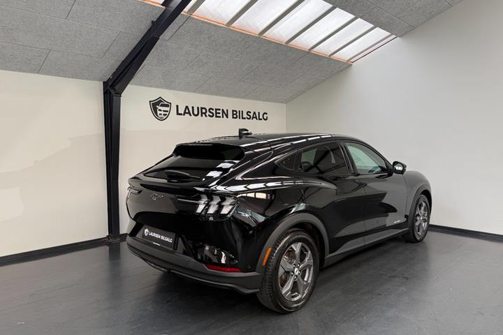 Sort Ford Mustang Mach-E fra 2021