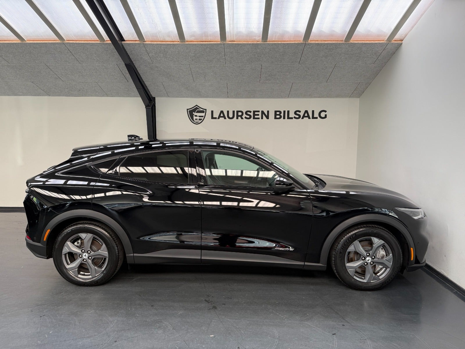 Sort Ford Mustang Mach-E fra 2021
