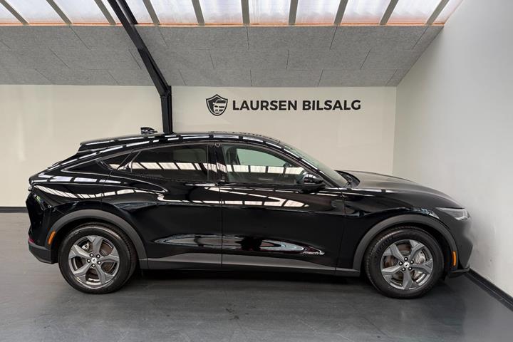 Sort Ford Mustang Mach-E fra 2021