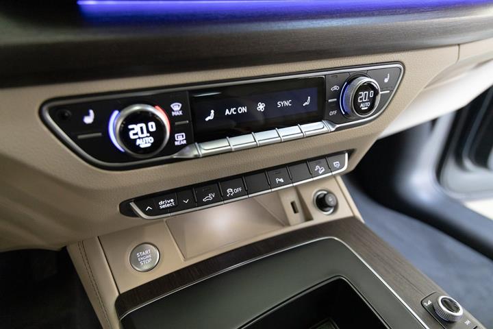 Grå Audi Q5 fra 2021