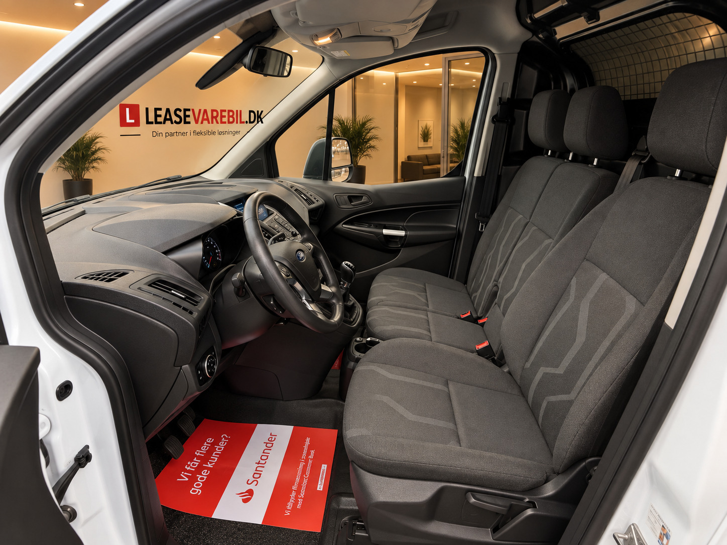 Hvid Ford Transit Connect fra 2015