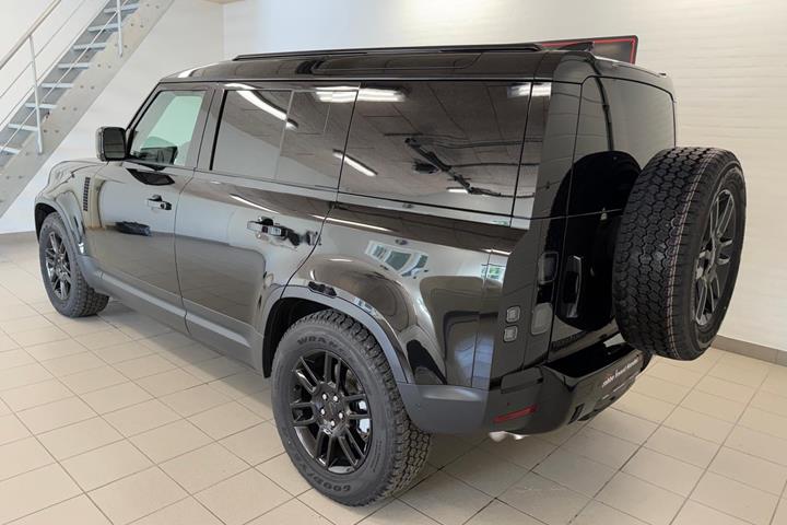 Sort Land Rover Defender 110 fra 2026