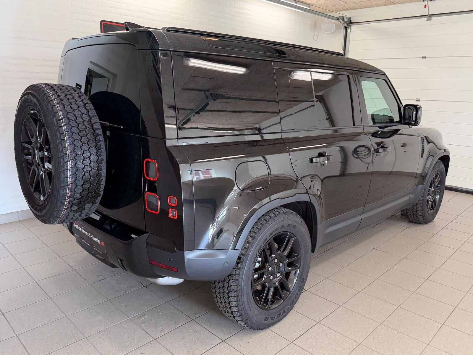 Sort Land Rover Defender 110 fra 2026