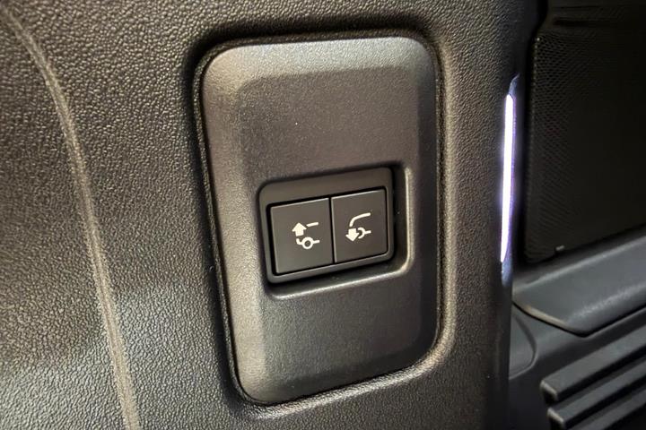 Sort Land Rover Defender 110 fra 2026