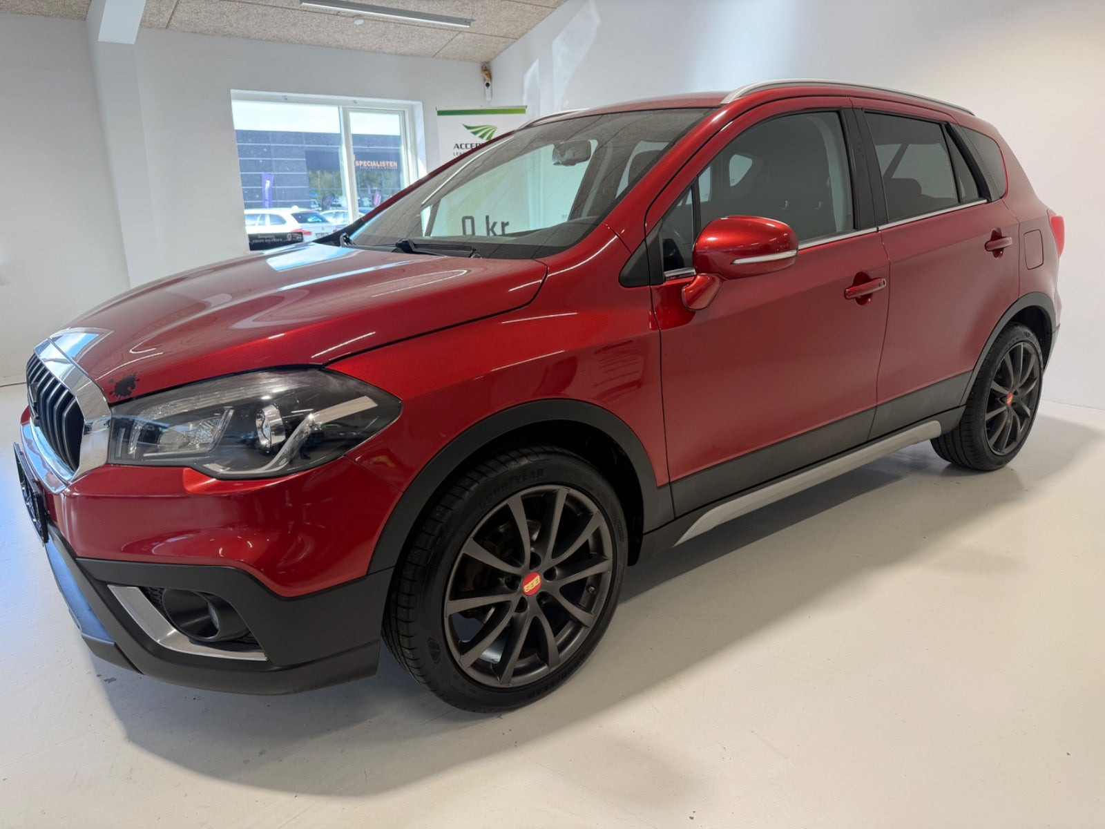 Rød Suzuki S-Cross fra 2016
