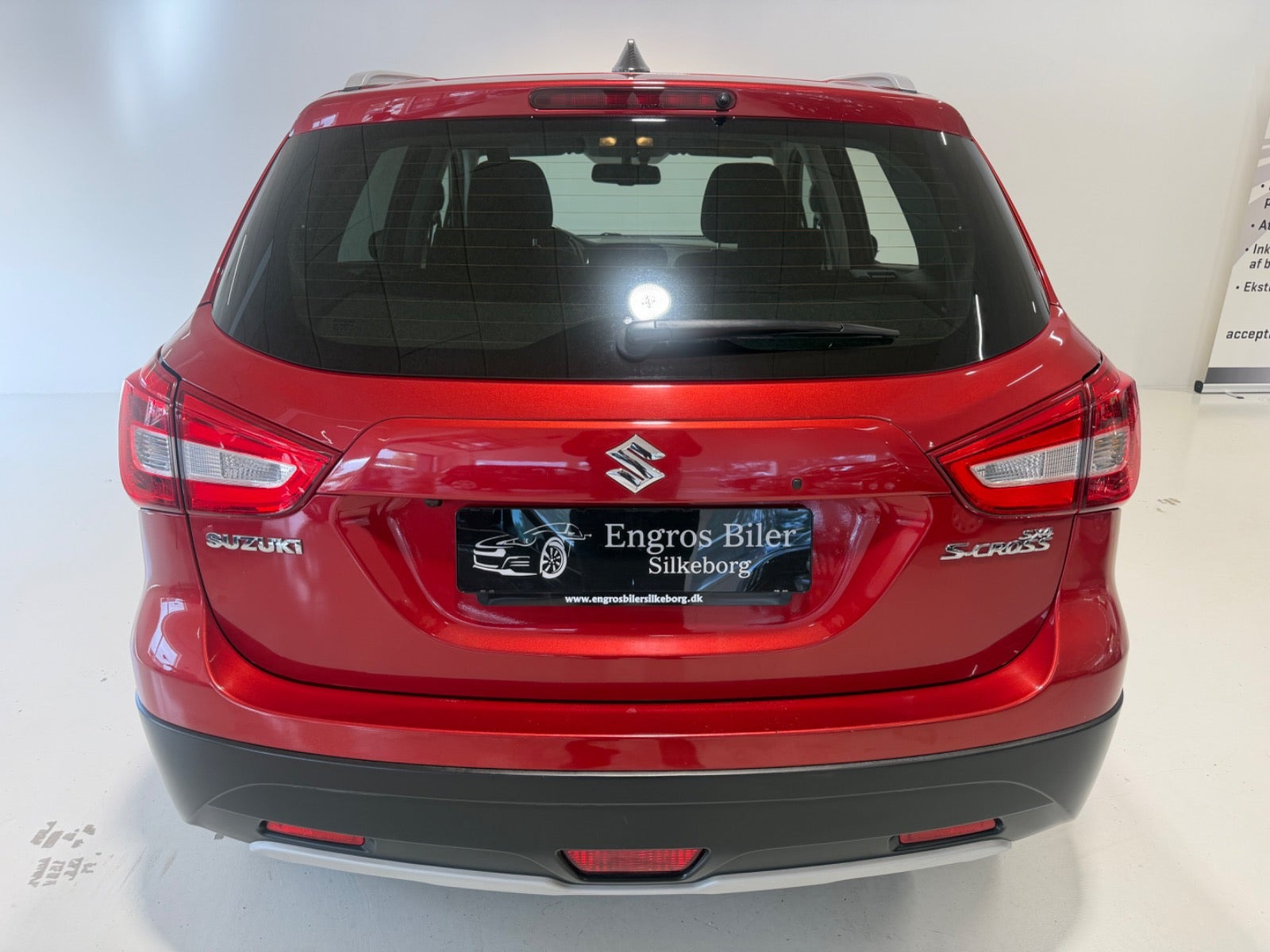 Rød Suzuki S-Cross fra 2016