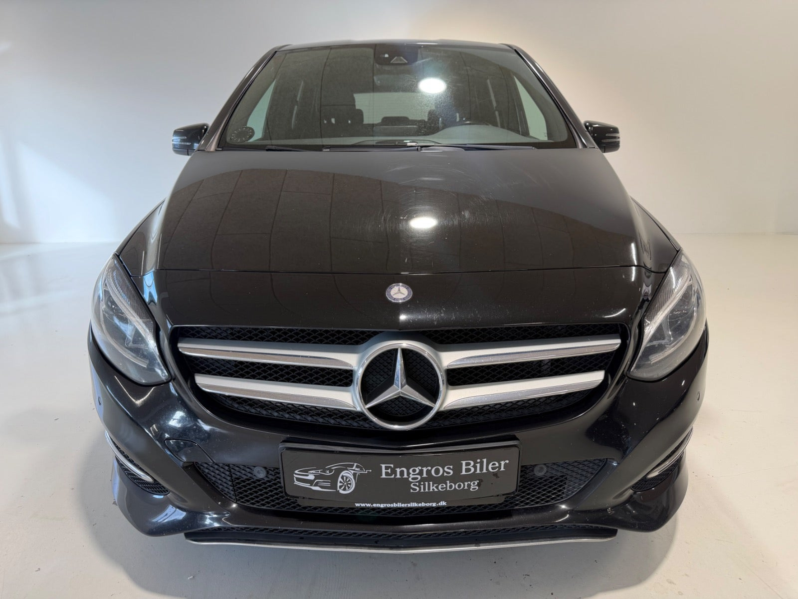 Sort Mercedes B200 d fra 2016