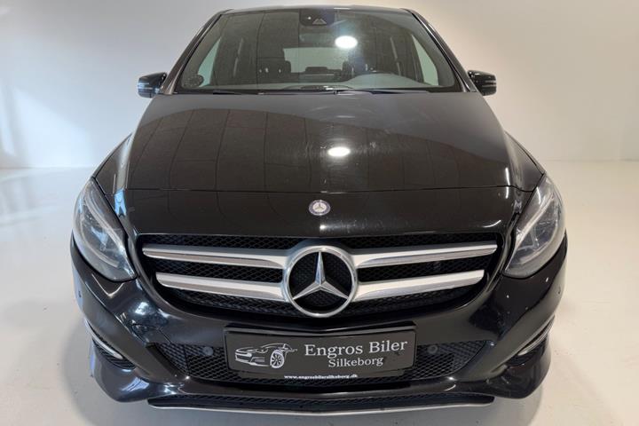 Sort Mercedes B200 d fra 2016