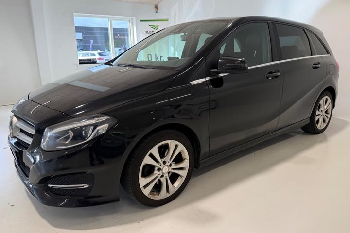 Sort Mercedes B200 d fra 2016