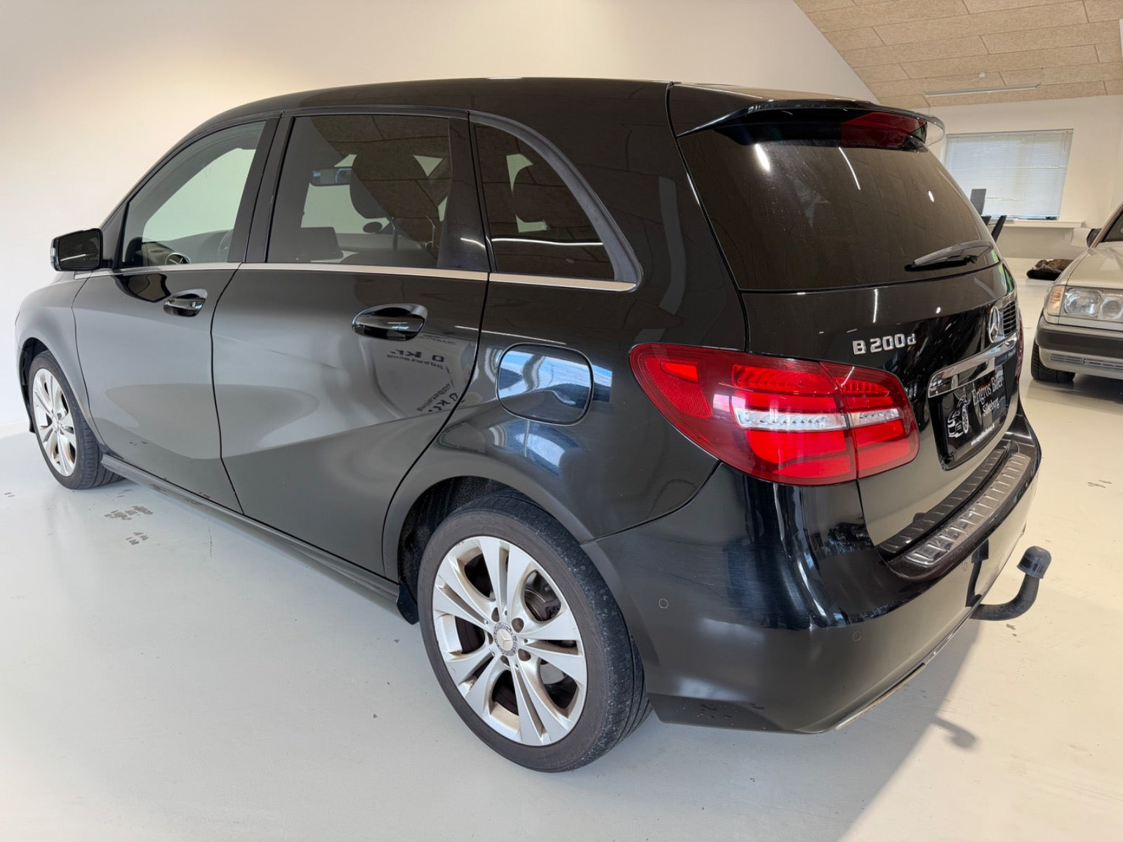 Sort Mercedes B200 d fra 2016