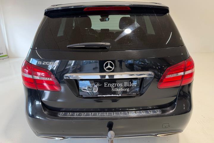 Sort Mercedes B200 d fra 2016