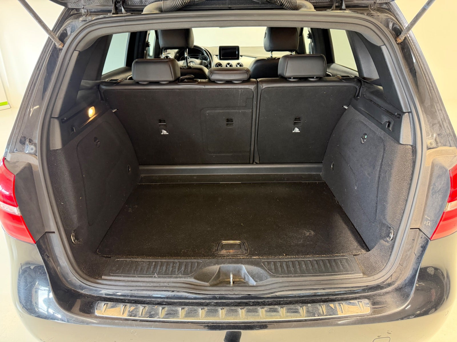 Sort Mercedes B200 d fra 2016