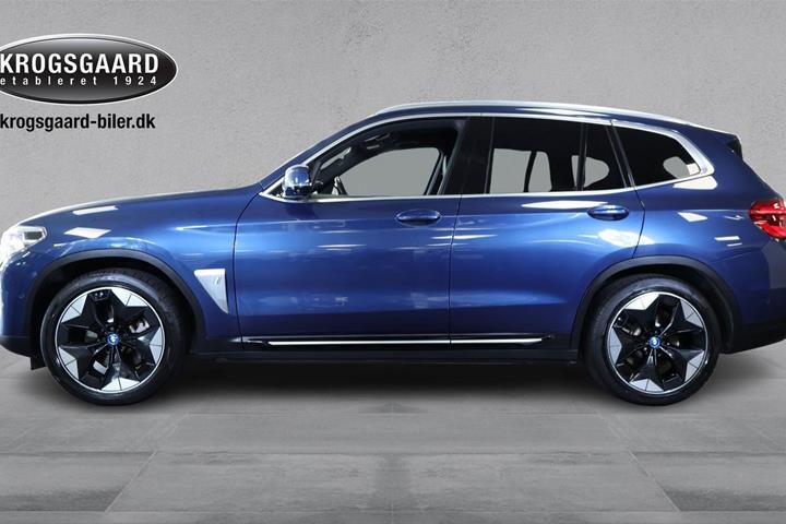 Blå BMW iX3 fra 2021