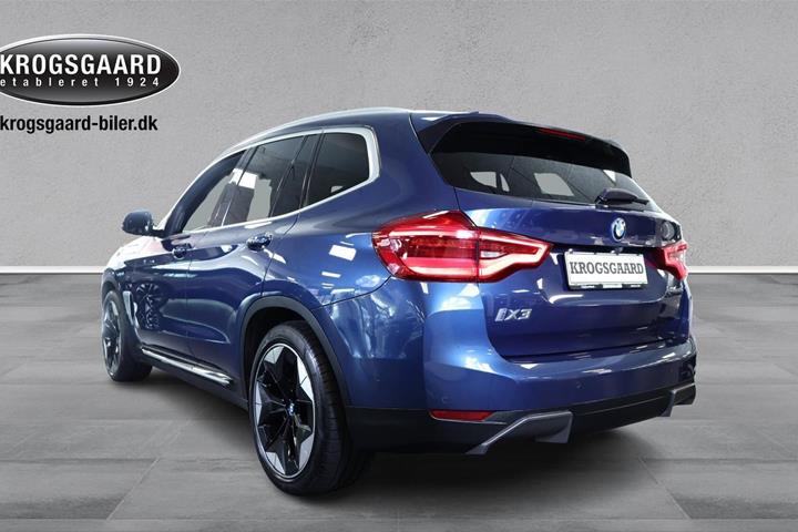 Blå BMW iX3 fra 2021