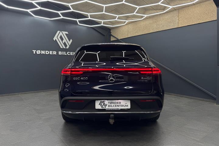 Blå Mercedes EQC400 fra 2023