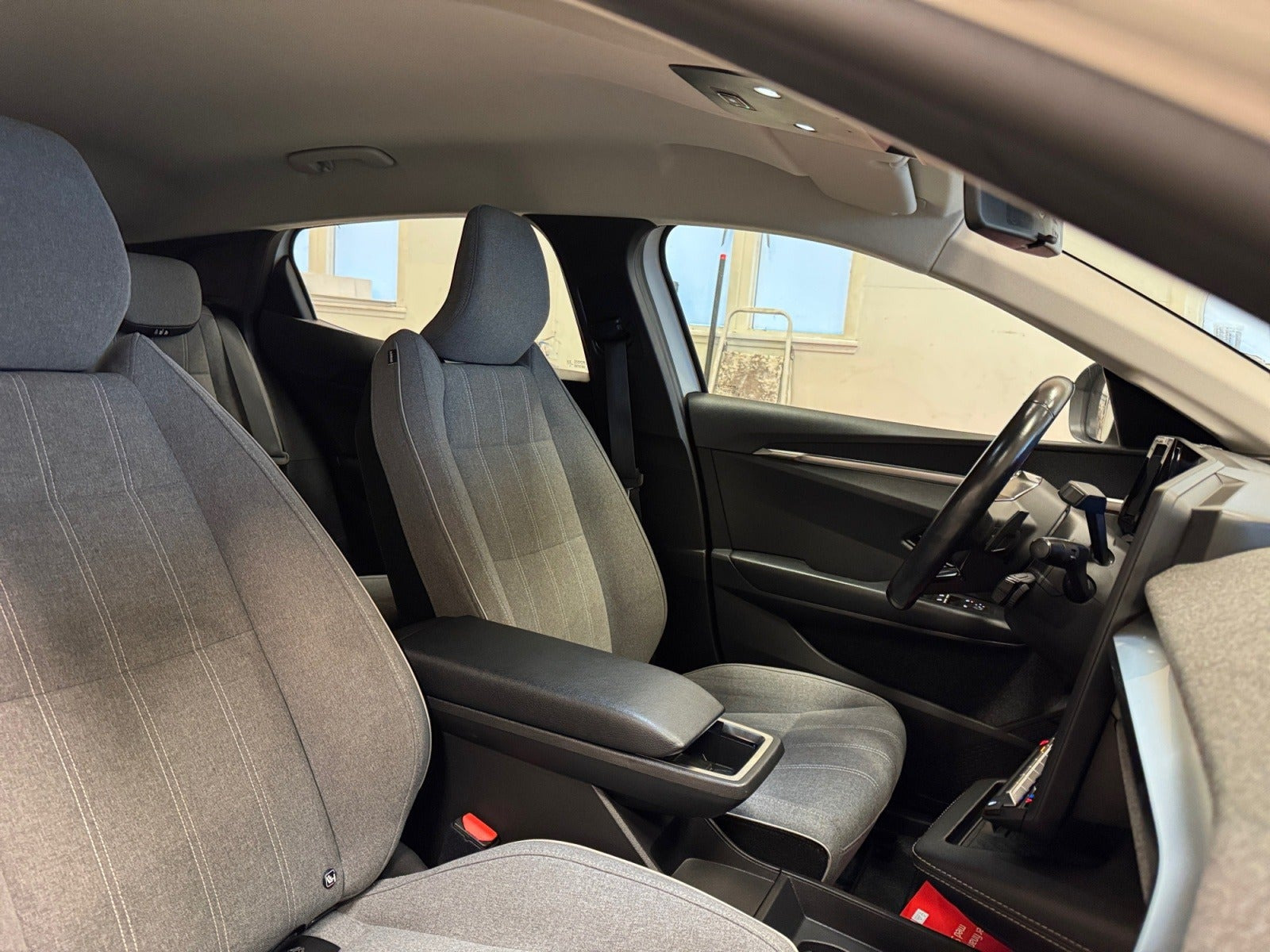 Hvid Renault Megane E-Tech fra 2022