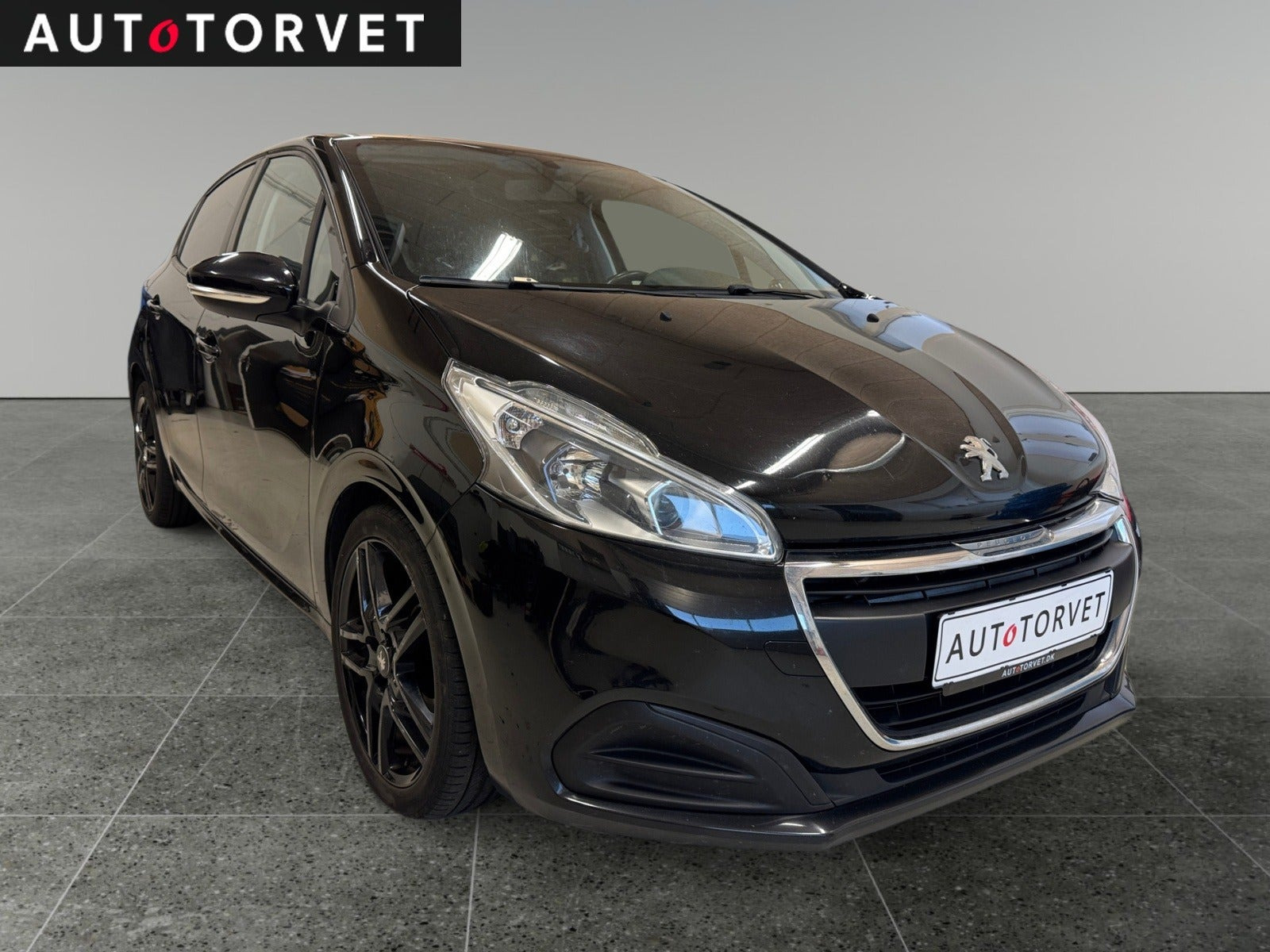 Sort Peugeot 208 fra 2017