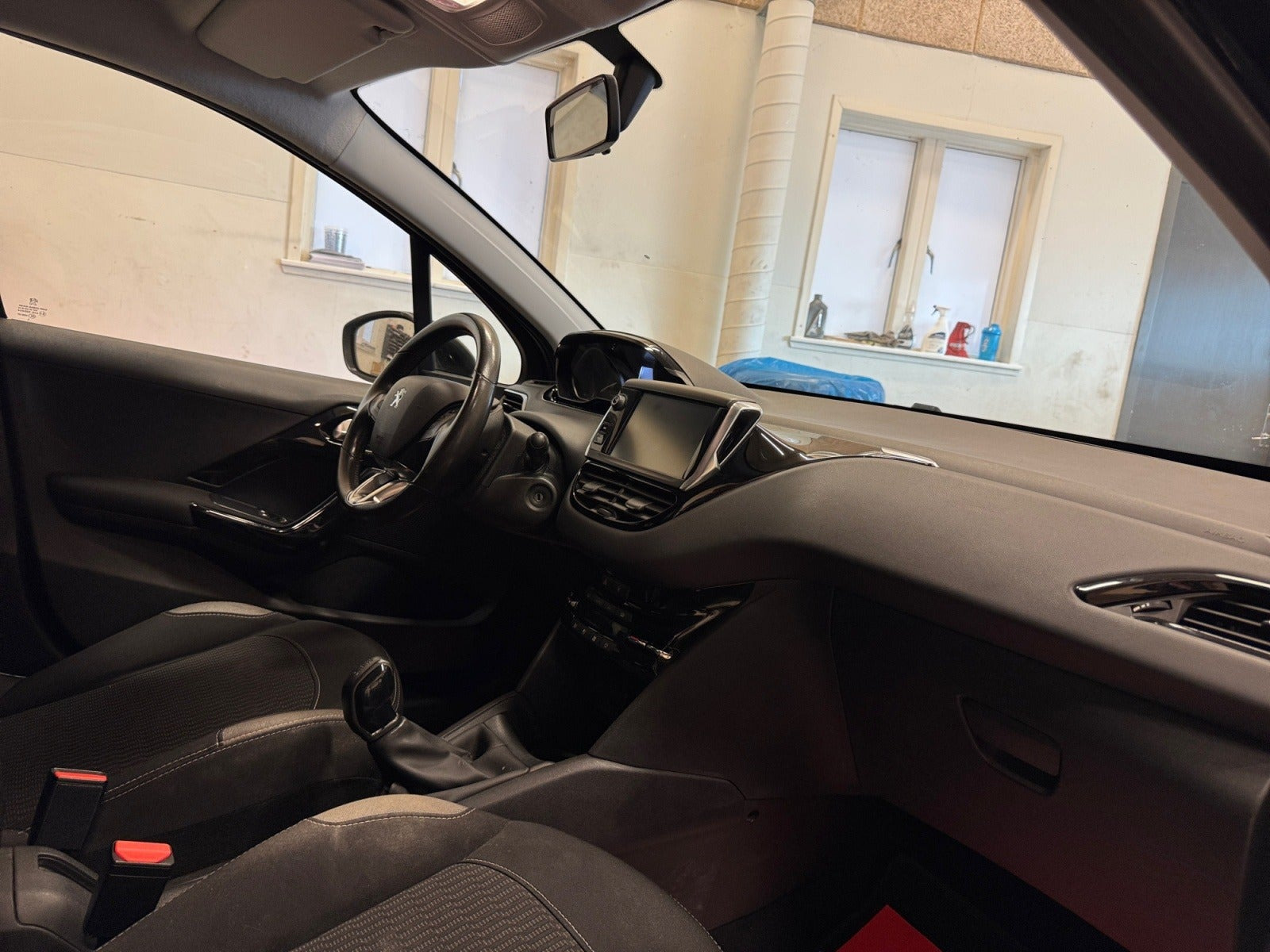 Sort Peugeot 208 fra 2017